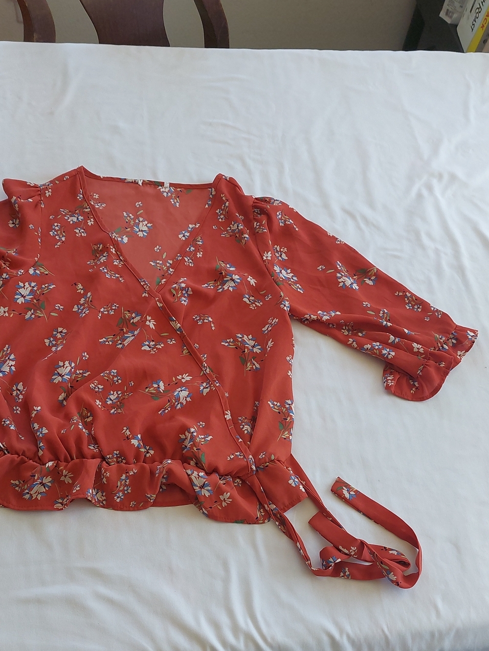 Floral Wrap Blouse in Rust Red. Cute Ruffle Sleeves .Size M